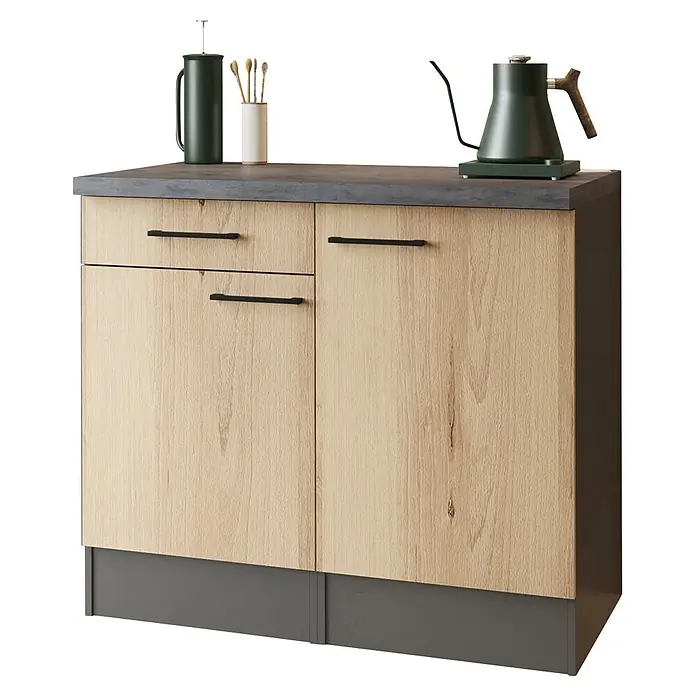 Respekta Buffetschrank - Breite: 100 cm, Artisan Eiche, Ohne Oberschrank - Heller Holz-Küchenunterschrank mit dunkelgrauer Arbeitsplatte, darauf eine dunkelgrüne Kaffeekanne und Teekessel.