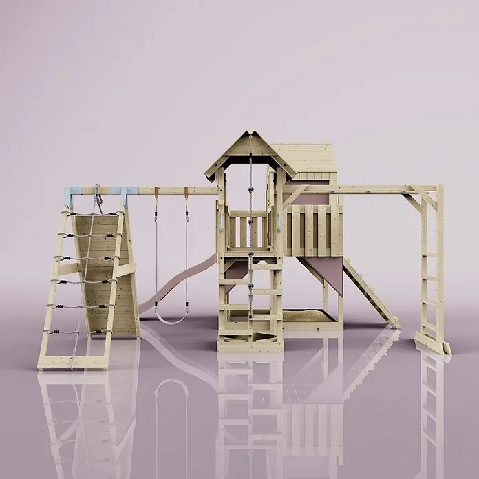 OutdoorToys Kinderspielturm Polarplay Bo - L x B x H: 490 x 503 x 291 cm, Rosa - Hölzerner Kinderspielplatz mit Kletternetz, Schaukeln, Rutsche, Spielhaus und Reckstange, Naturholz und rosa Akzente.