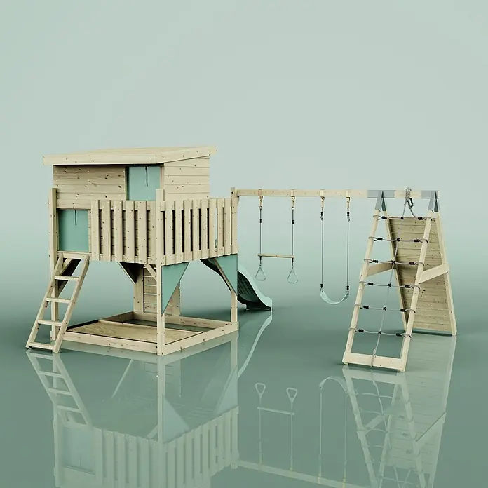 OutdoorToys Kinderspielturm Aksel - L x B x H: 469 x 415 x 261 cm, Grün - Hölzernes Kinderspielhaus mit erhöhter Struktur, Rutsche, verschiedenen Schaukeln, Kletternetz und Sandkastenbereich. Akzente in Hellblaugrün.