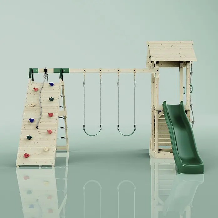 OutdoorToys Kinderspielturm Kiruna - L x B x H: 357 x 38 x 274 cm, Grün - Hölzernes Spielset mit Kletterwand (farbige Griffe), zwei grünen Schaukeln und einer grünen Rutsche an einem kleinen Holzturm.