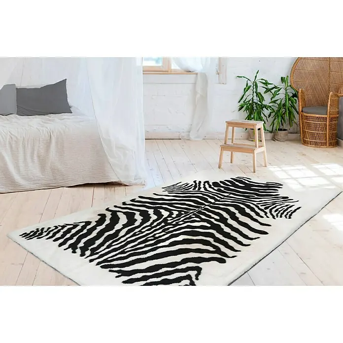 Kayoom Hochflorteppich Zebra - Weiß/Schwarz, 160 x 120 cm, 100 % Polyester - Dieser Teppich in Zebraoptik verleiht jedem Raum einen Hauch von Wildnis. Er ist weich, pflegeleicht und ein echter Hingucker.