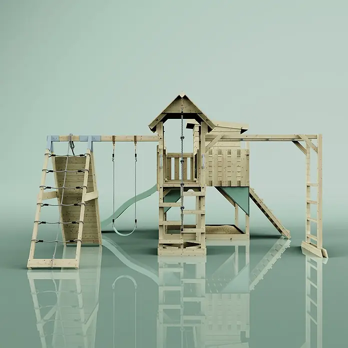 OutdoorToys Kinderspielturm Polarplay Tessa - L x B x H: 490 x 503 x 274 cm, Grün - Spielplatz aus hellem Holz mit Turm, Rutsche, zwei Schaukeln, einem Kletterseil und einem Kletternetz für Kinder.