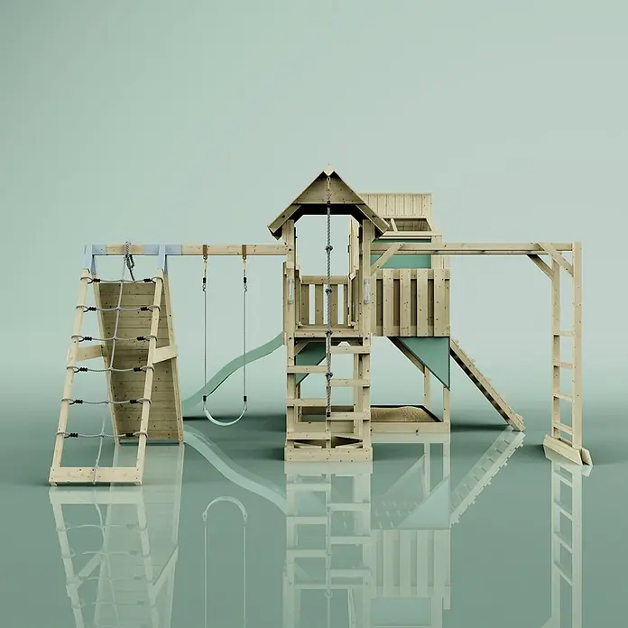 OutdoorToys Kinderspielturm Polarplay Tammo Grün - Holz, Grün - Hölzernes Kinderspielgerät mit Kletternetz, Schaukeln, Rutsche, Spielhaus und Sandkasten. Mit hellblauen und türkisen Akzenten.