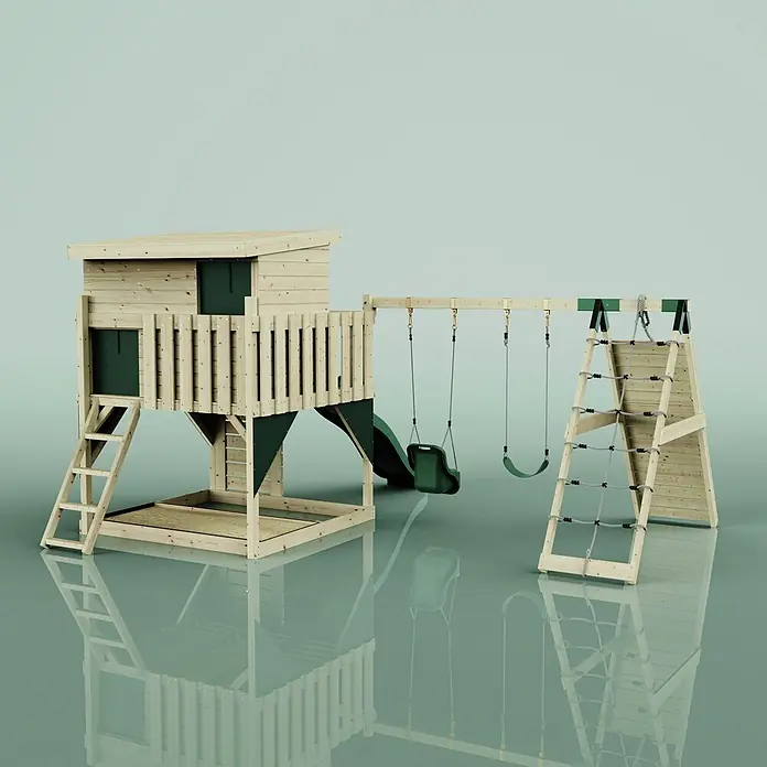 OutdoorToys Kinderspielturm Aksel - L x B x H: 469 x 415 x 261 cm, Grün - Hölzerner Kinderspielplatz mit Spielhaus, Rutsche, zwei Schaukeln und Kletternetz, mit dunkelgrünen Akzenten.