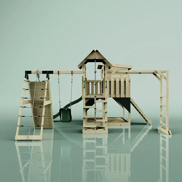 OutdoorToys Kinderspielturm Polarplay Bene Grün - Holz, Grün - Hölzerner Spielturm mit Kletternetz, Schaukel, Rutsche und Sandkasten. Helles Holz und dunkelgrüne Akzente.