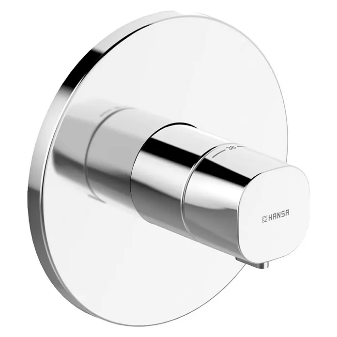 Hansa Living UP-Brausethermostat - Rund, Chrom, Glänzend, Durchflussmenge: 25 l/min - Nahaufnahme eines HANSA-Einhebelmischers für Waschbecken, der sich durch sein schlankes, modernes Design mit Chromoberfläche auszeichnet.