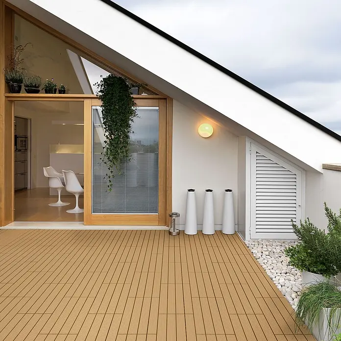 ECD Germany Terrassenfliese Bodenbelag 1m²/6 Stück Teak rutschfest Balkonfliesen - 60 cm x 30 cm x 20 mm, Teak - Hellbraune, ineinandergreifende Terrassenfliesen bilden eine Terrassenoberfläche.