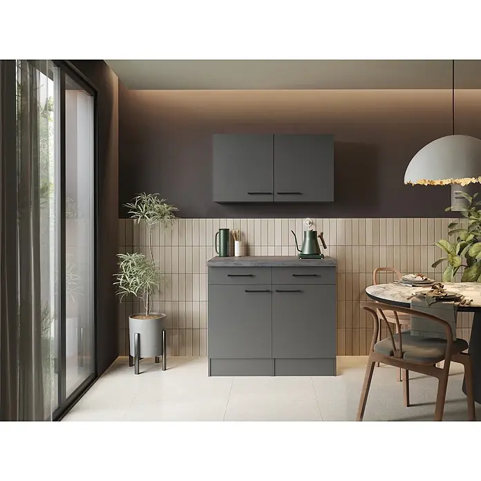 Respekta Oliver Sideboard - Breite: 100 cm, Grau Matt, Mit Oberschrank - Graue Küchenunterschränke mit schwarzen Griffen, Teil einer modernen Küche mit Hängeschränken.