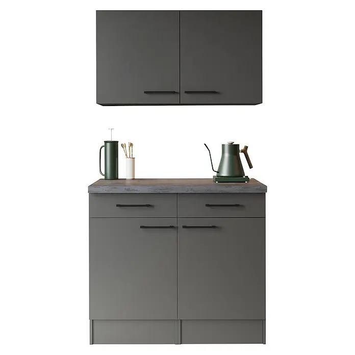 Respekta Oliver Sideboard - Breite: 100 cm, Grau Matt, Mit Oberschrank - Dunkelgraue Küchenzeile mit Ober- und Unterschränken, grauer Arbeitsplatte, grüner French Press, Utensilienhalter und grünem Schwanenhalskessel.