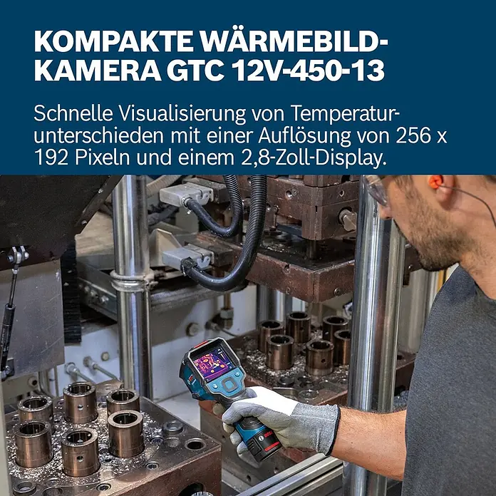 Bosch Professional Wärmebildkamera GTC 12V-450-13 - -20 °C - 450 °C - Ein Arbeiter nutzt eine blaue und schwarze kompakte Wärmebildkamera, um Metallmaschinenteile in einer Industrieumgebung zu prüfen.