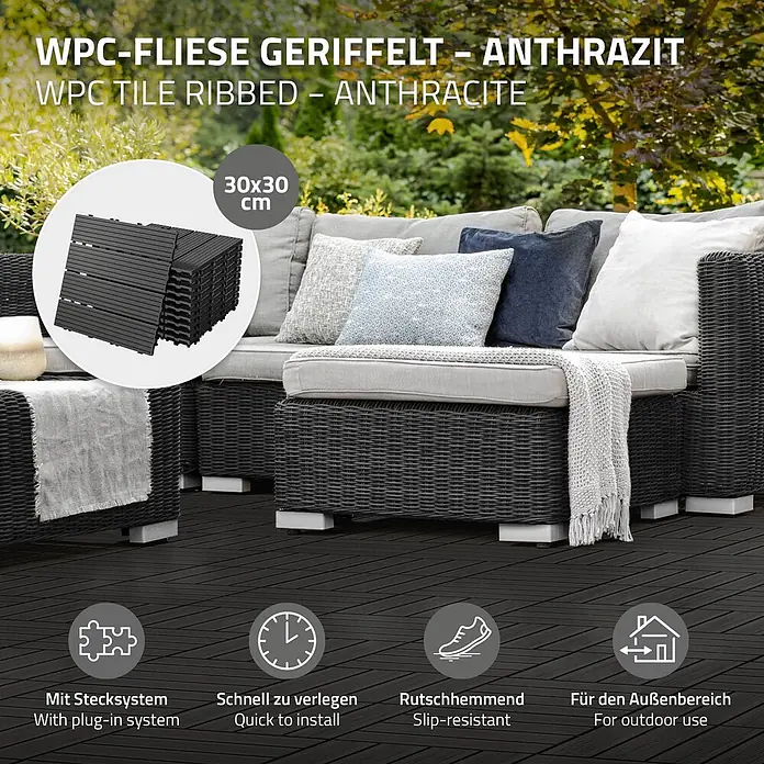 ECD Germany Terrassenfliese Bodenbelag 1m²/11 Stück Anthrazit rutschfest Balkonfliesen - 30 cm x 30 cm x 20 mm, Anthrazit - Anthrazit geriffelte WPC-Fliesen auf einer Terrasse mit Gartenmöbeln. Zeigt auch gestapelte Fliesen und Feature-Icons.