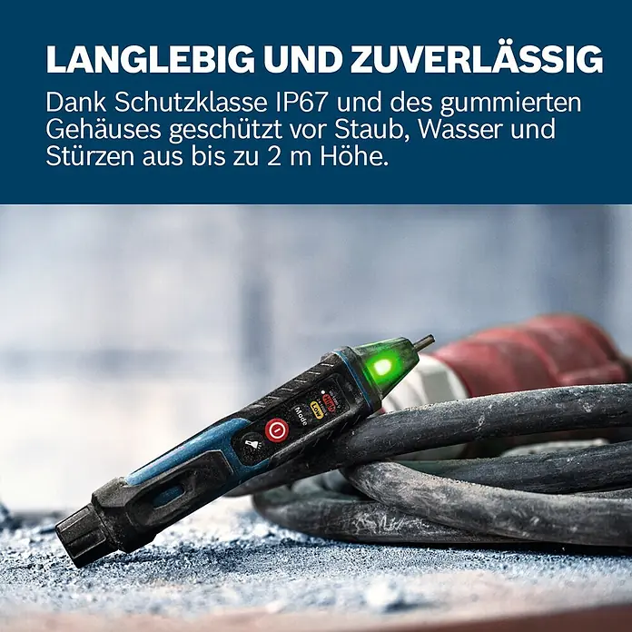 Bosch Professional Spannungsprüfer GVD 1000-17 - 24 V - 1.000 V, Blau, Schwarz - Robustes, gummiertes blau-schwarzes Spannungsprüfgerät mit grünem Licht, staub-, wasser- und sturzsicher bis 2m, in Arbeitsumgebung.