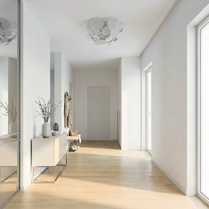 Lindby Deckenleuchte Kinan - weiß / opal, E14 - Heller, moderner Flur mit hellem Holzfußboden, weißen Wänden, einer Konsole und einer einzigartigen runden Deckenleuchte, die einen einladenden Eingang schafft.
