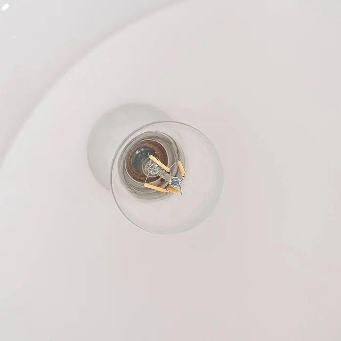 Lindby Stehleuchte Alverton - Höhe: 197 cm, alu / grau / zink, weiß / opal, E27 - Klarglas-LED-Glühbirne mit sichtbaren gelb/goldenen Filamenten, in eine Fassung geschraubt.