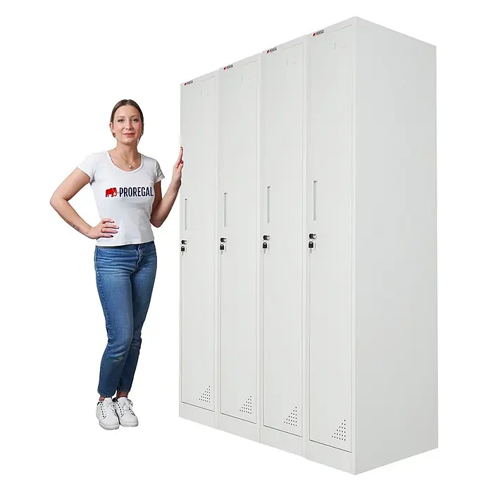 Proregal Spind Mega Deal 4x ELEPHANT 1 Abteil - H x B x T: 180 x 30 x 50 cm, Grau, Zerlegt, Anzahl Fächer: 1 Stk. - Eine Frau steht neben vier hohen, weißen Metallschränken und zeigt deren Höhe und funktionales Design.
