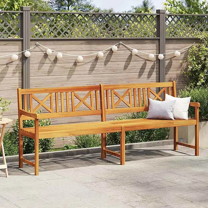 Furnicato Gartenbank - Braun - Lange Holzgartenbank mit zwei Rückenlehnen und Kissen auf einer Terrasse.