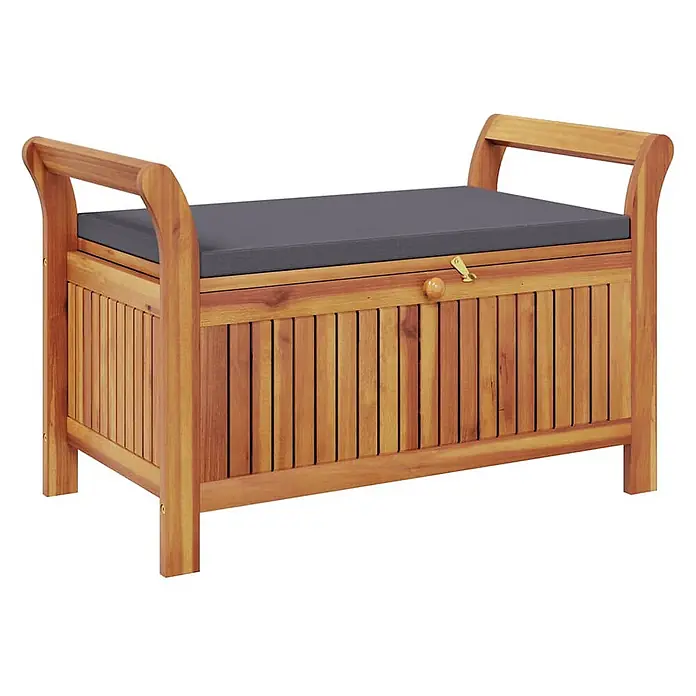 Furnicato Gartenbank Akazien-Massivholz geölt - B x T x H: 50 x 91 x 60 cm, Grau - Hölzerne Aufbewahrungsbank mit Lattenseiten, Armlehnen und einem dunkelgrauen Kissen. Verfügt über einen goldenen Riegel und Holzknebel.