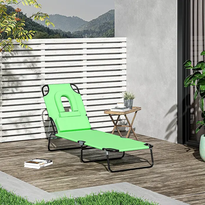Furnicato Gartenliege - B x T: 58 x 187 cm, Grün, Polyester - Grüner tragbarer Liegestuhl mit schwarzem Metallrahmen auf einer Holzterrasse im Freien.