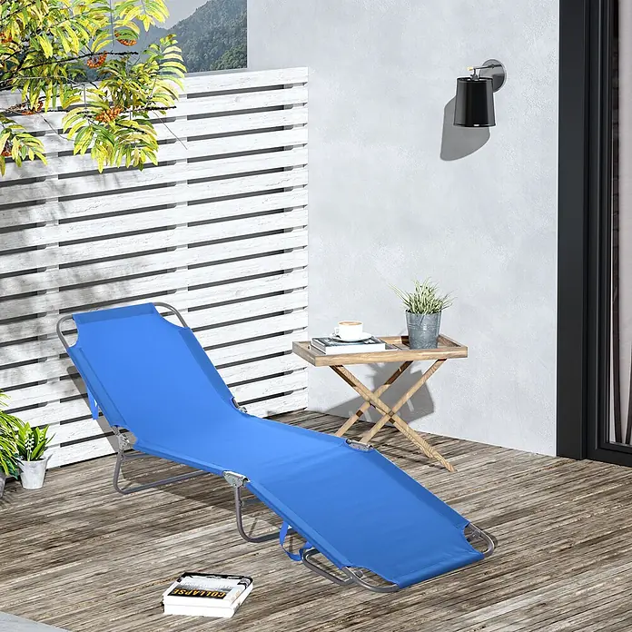 Furnicato Gartenliege - B x T: 55 x 187 cm, Blau, Polyester - Blaues klappbares Sonnenliege mit grauem Metallgestell auf einer Holzterrasse.