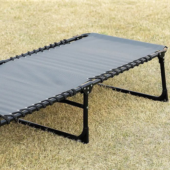 Furnicato Gartenliege - Grau, Polyester - Dunkelgraue, tragbare Klappliege mit Netzgewebe und schwarzem Metallrahmen.