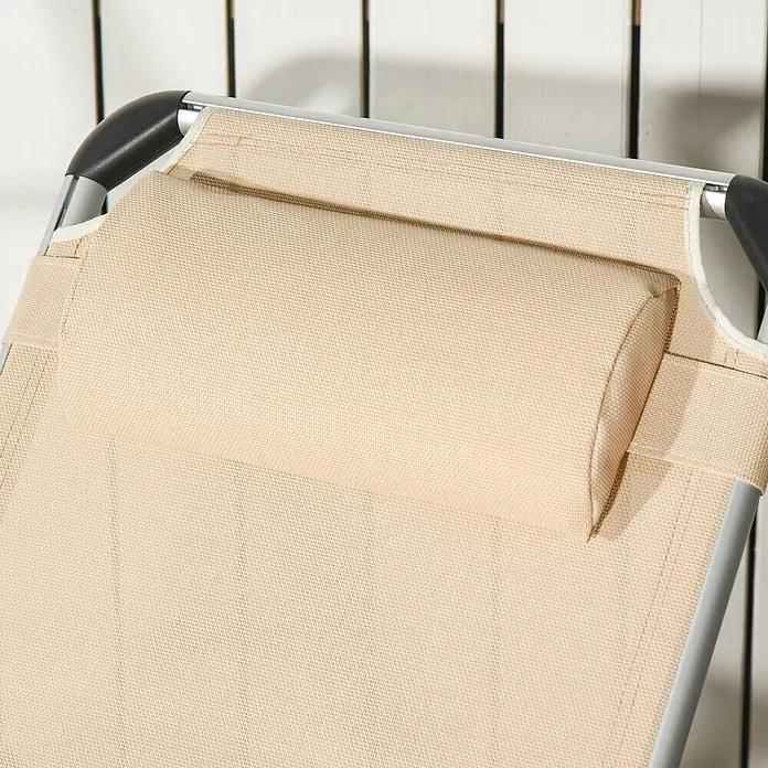 Furnicato Gartenliege - B x T: 60 x 189 cm, Beige, Aluminium - Beige Stoff-Kopfstütze eines Liegestuhls mit silbernem Rahmen.