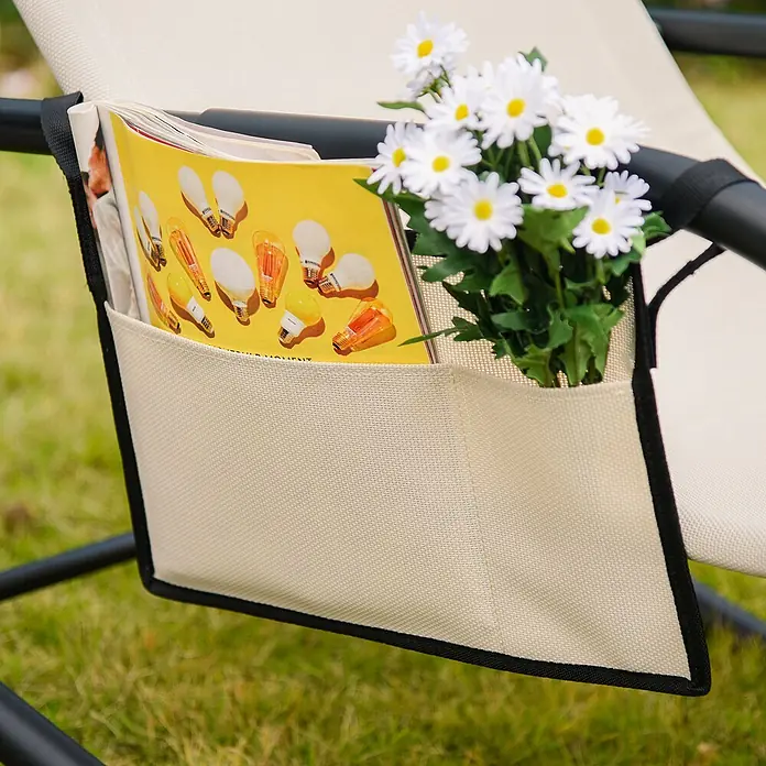 Furnicato Gartenliege - B x T: 62 x 150 cm, Beige, Metall - Beige Stoff-Seitentasche am Stuhl, hält Zeitschriften und Kunstblumen.