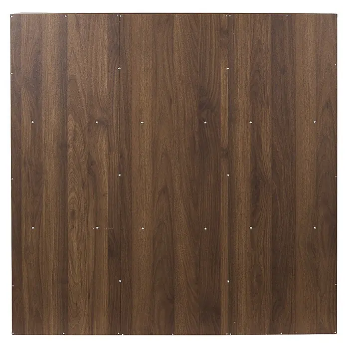 Home Deco Factory Tiffany Estantería de madera - Al x An x Pr: 97,8 x 99,3 x 31,8 cm, Capacidad de carga por balda: 5 kg, Número de baldas: 9 ud., Atornillado, Marrón - Panel trasero de madera marrón oscuro con tornillos plateados visibles.