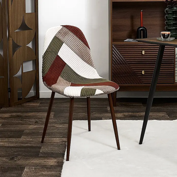 Home Deco Factory Silla Scott - Patchwork, 4 ud. - Silla de comedor de pana patchwork con tonos tierra (óxido, verde, beige, blanco) y patas de madera oscura.