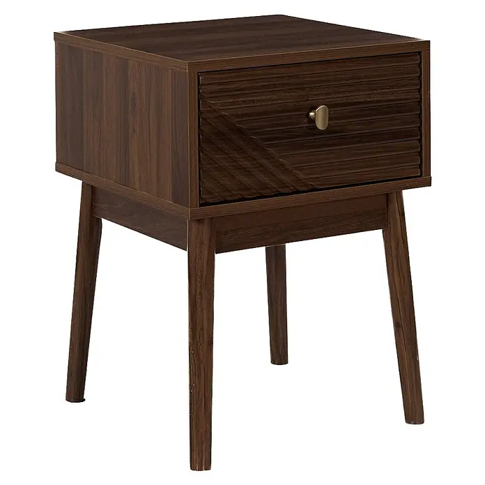 Home Deco Factory Tiffany Mesita de noche - L x An x Al: 40 x 40 x 55 cm, Marrón, Número de cajones: 1 ud. - Mesita de noche de madera marrón oscuro con cajón de patrón acanalado en V y pomo dorado, sobre patas cónicas.