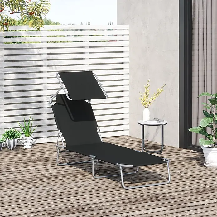 Furnicato Gartenliege - B x T: 58 x 187 cm, Schwarz, Polyester - Schwarze Sonnenliege mit silbernem Gestell und verstellbarem Sonnendach, auf einem Holzdeck an einem sonnigen Tag.