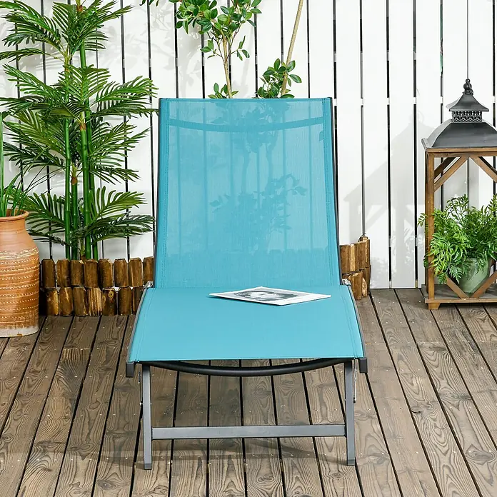 Furnicato Gartenliege - B x T: 66 x 195 cm, Blau, Aluminium - Türkiser Netz-Liegestuhl mit dunklem Rahmen auf Holzdeck, im Außenbereich einer Terrasse.
