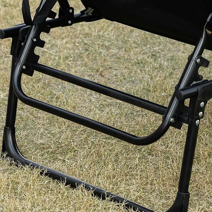 Furnicato Gartenliege - B x T: 58 x 185 cm, Schwarz, Polyester - Nahaufnahme des schwarzen Metallgestells eines Liegestuhls mit Verstellmechanismus.