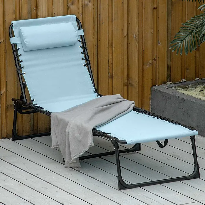 Outsunny Gartenliege - B x T: 58 x 189 cm, Türkis, Stahl, Rückenlehne verstellbar - Hellblauer Schwerelosigkeits-Liegestuhl mit schwarzem Gestell und grauer Decke auf einer Holzterrasse.