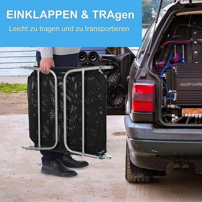 Furnicato Gartenliege - B x T: 57 x 182 cm, Schwarz, Textil - Person trägt eine zusammengeklappte Liege aus schwarzem Netzgewebe mit silbernem Rahmen, bereit zum Einladen ins Auto.
