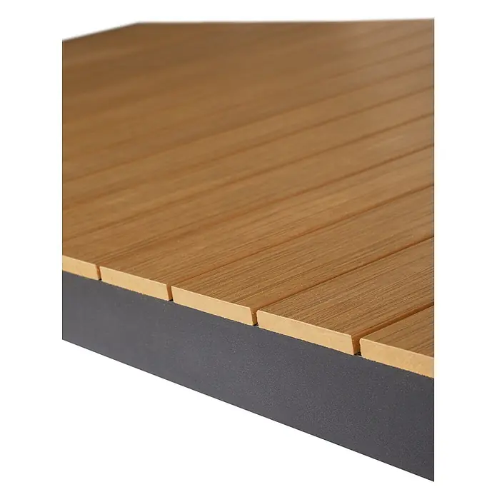 Ebuy24 Gartentisch Joan - L x B x H: 100 x 275 x 76 cm, Ø x H: 275 x 76 cm, Aluminium, Polywood, Sonstige, Schwarz - Nahaufnahme einer hellbraunen Lamellentischplatte mit dunkelgrauem Rahmen.