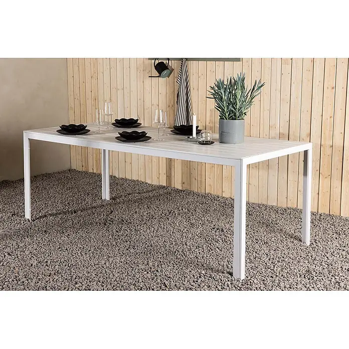 Ebuy24 Gartentisch Break - L x B x H: 205 x 90 x 75 cm, Ø x H: 90 x 75 cm, Aluminium, Weiß - Weißer rechteckiger Gartentisch mit Lattenplatte, für vier Personen in einer Gartenumgebung.