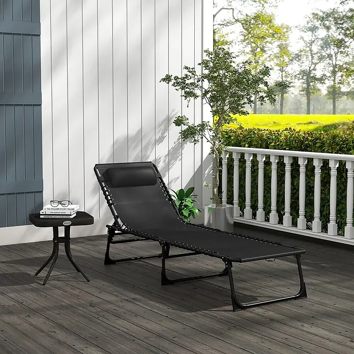 Furnicato Gartenliege - B x T: 58 x 189 cm, Schwarz, Polyester - Schwarzer Zero-Gravity-Liegestuhl mit Kopfstütze und Beistelltisch auf Holzterrasse, in sonniger Patio-Umgebung.