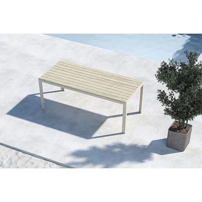 Ebuy24 Gartentisch Mirko - L x B x H: 205 x 90 x 74 cm, Ø x H: 90 x 74 cm, AluminiumSperrholz, Beige - Rechteckiger Gartentisch mit heller Holzlattenplatte und hellem Metallgestell am Pool.