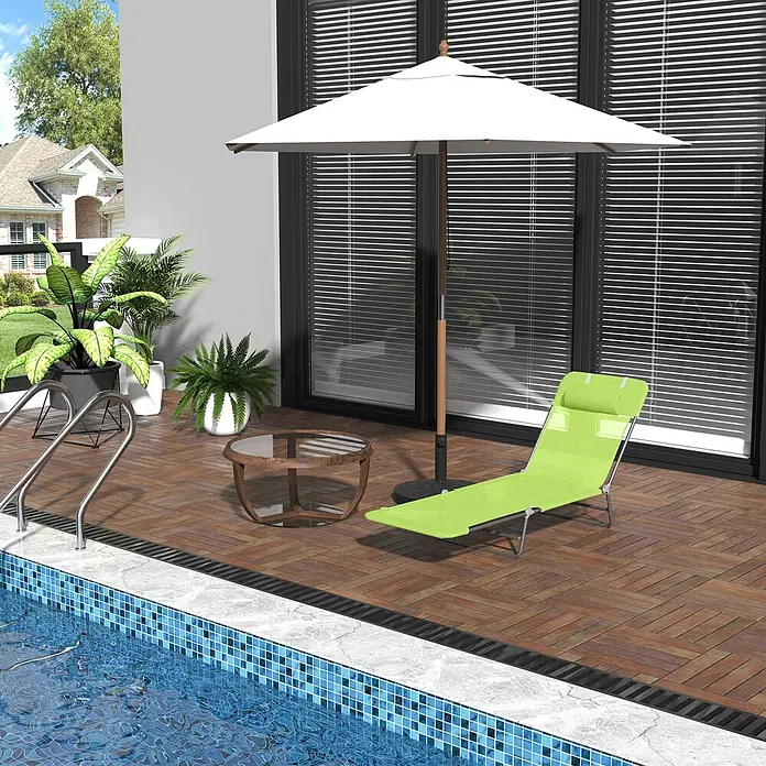 Furnicato Gartenliege - B x T: 57 x 182 cm, Grün, Textil - Leuchtend limettengrüner Outdoor-Liegestuhl mit Metallgestell, auf einer Terrasse neben einem Pool.