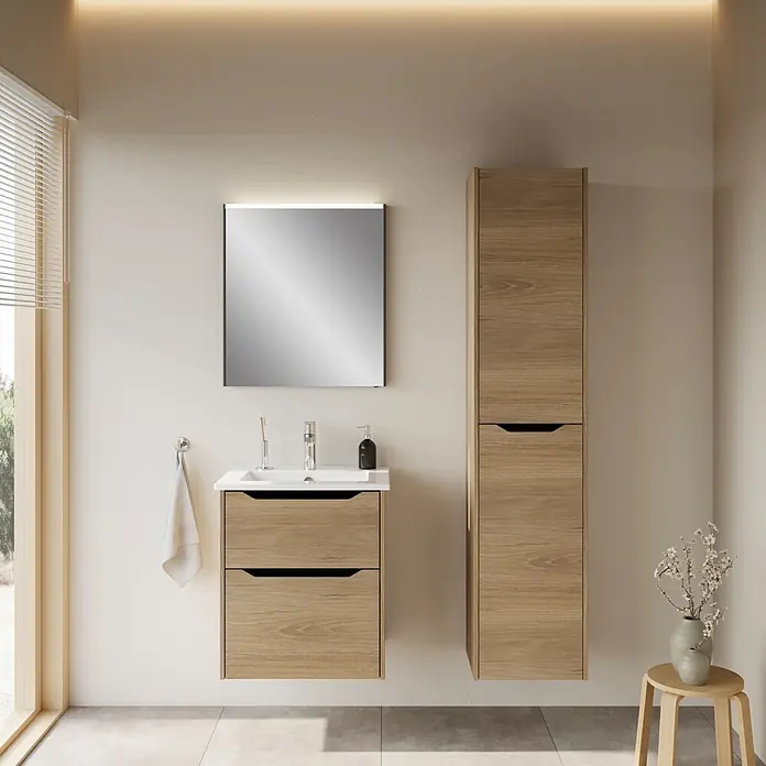 VitrA Integra Square Badmöbel-Set - Gesamtbreite Badmöbel: 60 cm, Eiche Gold - Modernes Badezimmermöbel-Set aus hellem Holz: ein schwebender Waschtisch mit integriertem Waschbecken und Schubladen sowie ein hoher Schrank.