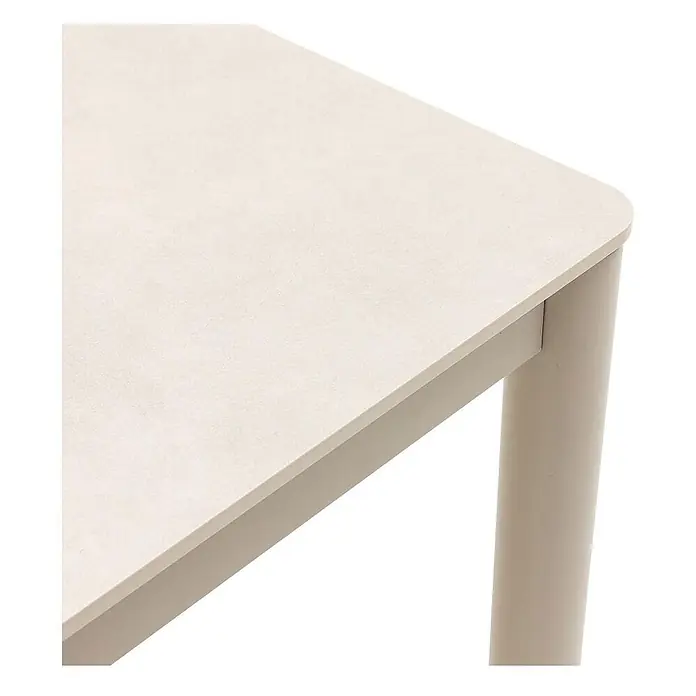 Ebuy24 Gartentisch Asta - L x B x H: 90 x 200 x 74 cm, Ø x H: 200 x 74 cm, Aluminium, Keramik, Sonstige, Sandfarben - Hellbeiger Tisch mit abgerundeter Ecke und stabilem Bein, zeigt Tischplattenstruktur.