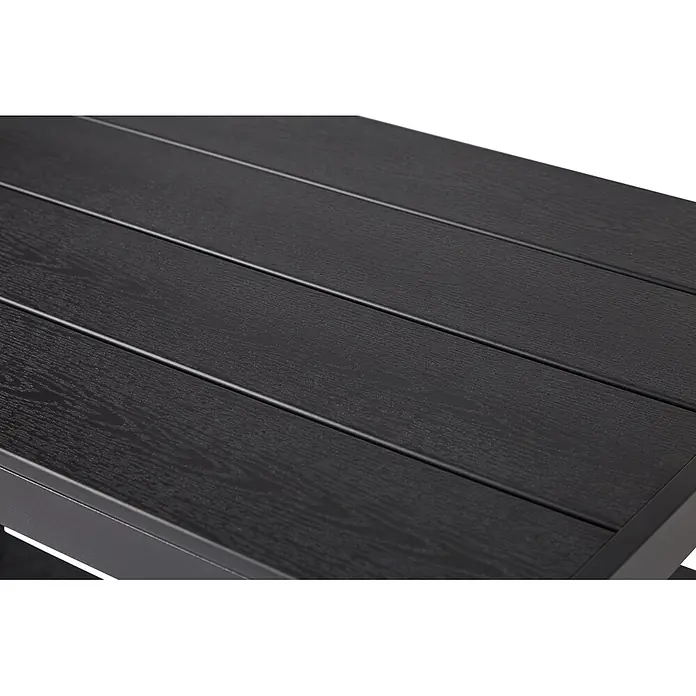 Ebuy24 Gartentisch Laust - L x B x H: 45 x 90 x 74 cm, Ø x H: 90 x 74 cm, Aluminium, Polywood, Kunststoff, Sonstige, Schwarz - Nahaufnahme einer schwarzen, lattenförmigen Tischplatte aus Holz mit sichtbarer Maserung und einem dunklen Metallrahmen.