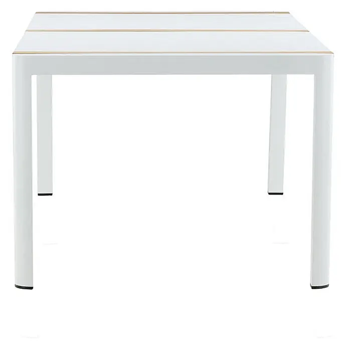 Ebuy24 Gartentisch Togo - L x B x H: 200 x 100 x 75 cm, Ø x H: 100 x 75 cm, Aluminium, Sonstige, Weiß - Weißer rechteckiger Tisch mit hellbraunen Akzenten auf der Tischplatte, geeignet für Essbereiche oder den Außenbereich.