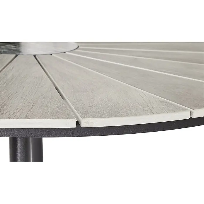 Ebuy24 Gartentisch Dance - L x B x H: 120 x 120 x 75 cm, Ø x H: 120 x 75 cm, Metal, Aluminium, Polywood, Marmor, Sonstige, Schwarz - Nahaufnahme einer hellgrauen Tischplatte mit Lattenstruktur und dunklem Rand, die Holzoptik zeigt.
