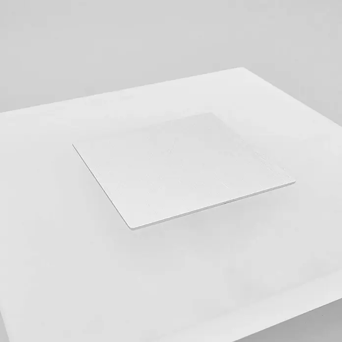 Lucande Wandleuchte Berlind - L x B x H: 6 x 26 x 26 cm, weiß / opal - Quadratische Metallplatte in gebürstetem Silber.