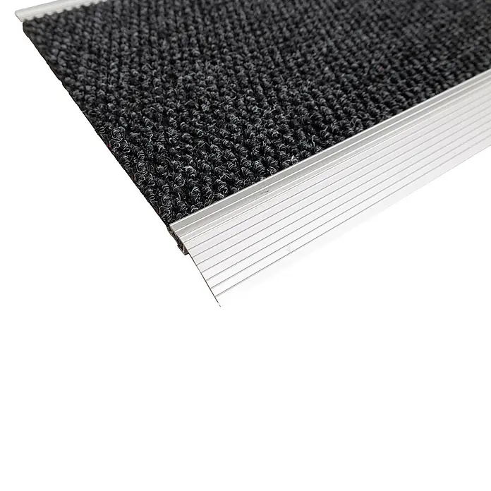 Fußmatte Aluminium - 80 x 60 cm, Anthrazit, Material Nutzschicht: 100 % Polypropylen - Schwarze strukturierte Matte mit silberner Aluminium-Übergangsleiste.