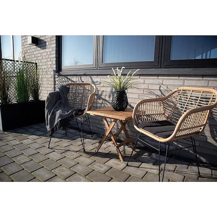 Ebuy24 Gartentisch Bine - L x B x H: 50 x 50 x 50 cm, Ø x H: 50 x 50 cm, Teakholz massiv, Sonstige, Braun - Zwei Rattan-Sessel mit schwarzen Kissen und ein klappbarer Holztisch, als gemütliches Terrassenset.