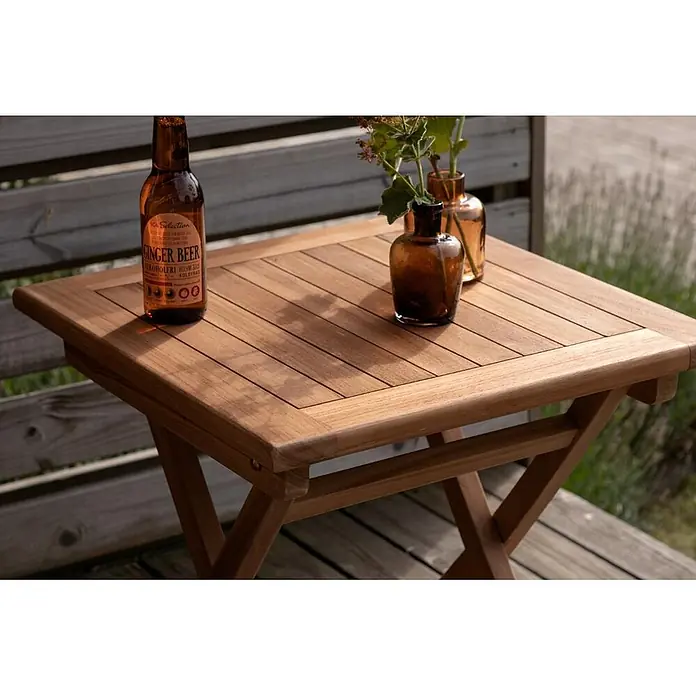 Ebuy24 Gartentisch Kenya - L x B x H: 50 x 50 x 50 cm, Ø x H: 50 x 50 cm, Teak, Sonstige, Natur - Quadratischer Klapptisch aus Holz für den Außenbereich.