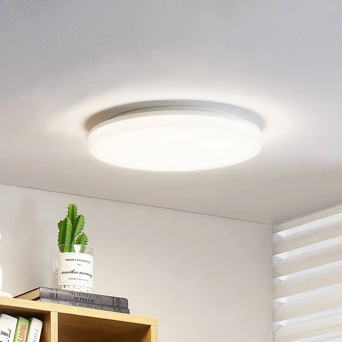 Prios Deckenleuchte Artin - weiß / opal - Runde, weiße LED-Deckenleuchte, die bei flächenbündiger Montage helles, diffuses Licht spendet.