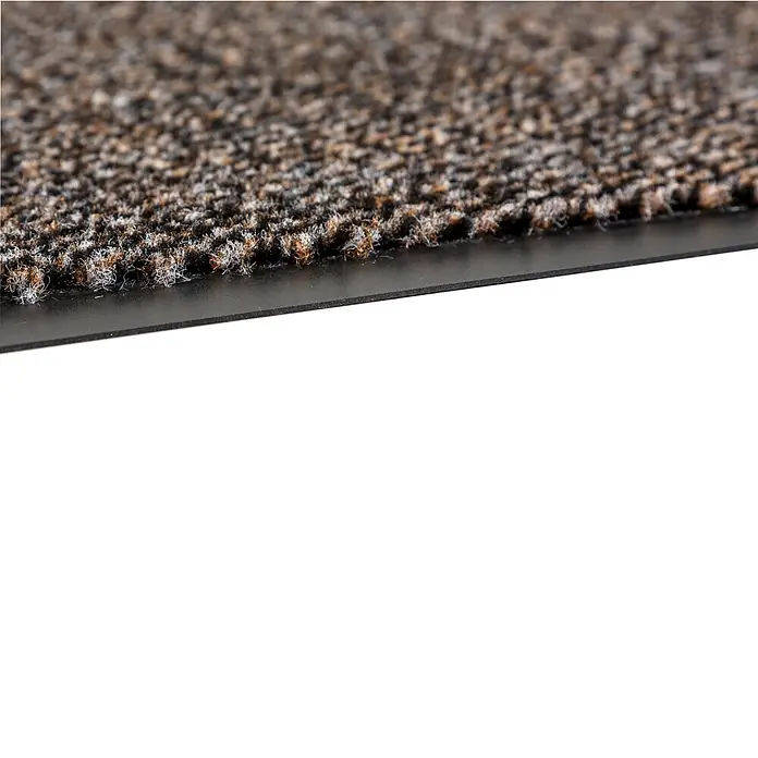 Schmutzfangmatte Azurit - 120 x 80 cm, Braun, Material Nutzschicht: 100 % Polypropylen - Nahaufnahme einer braun-schwarz-weißen Schmutzfangmatte mit Gummirand, die ihre grobe Textur zeigt.
